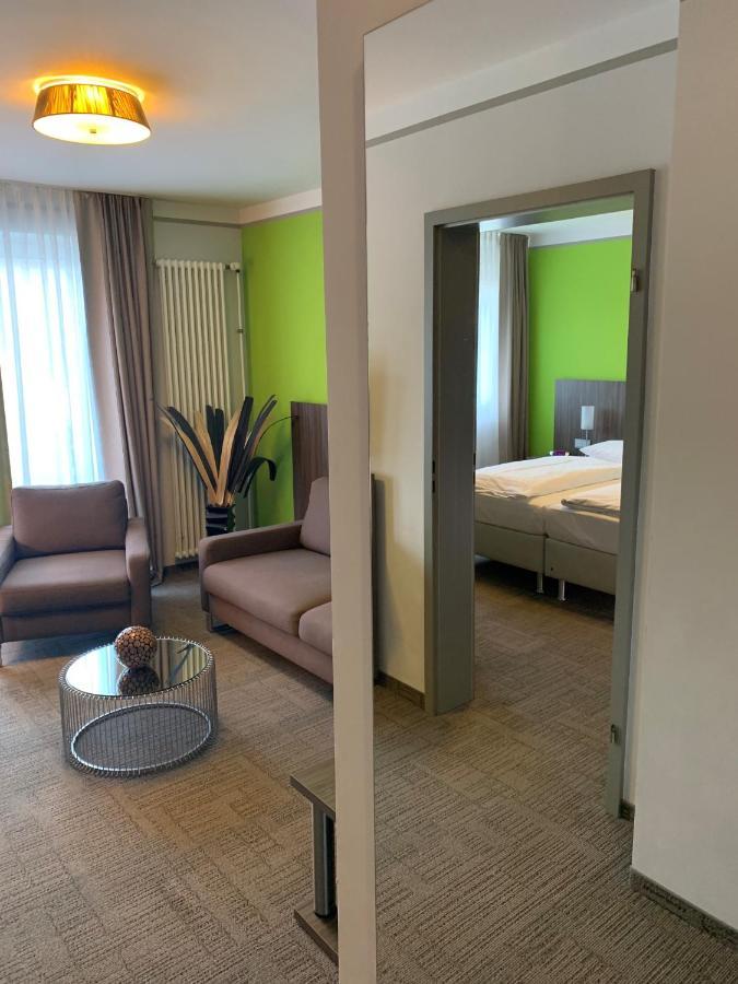 Standard Suite,1179569278:JPEG